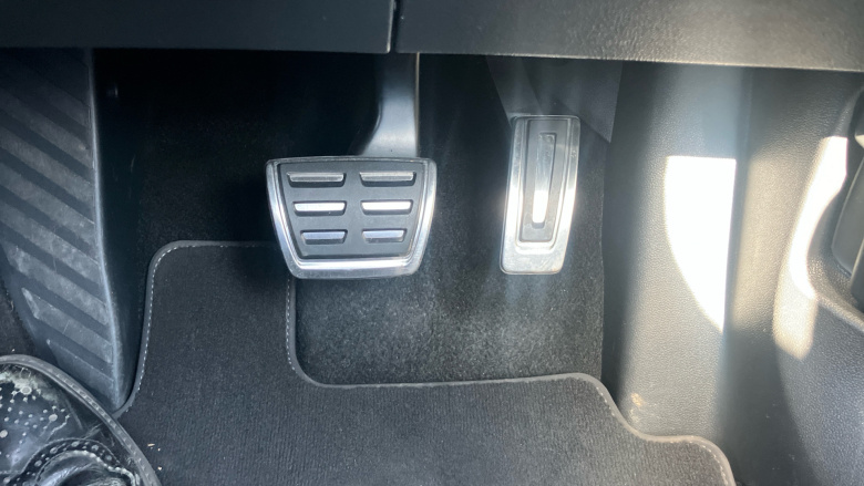 Volkswagen Golf 1.5 eTSI 150 R-Line 5dr DSG Petrol Hatchback